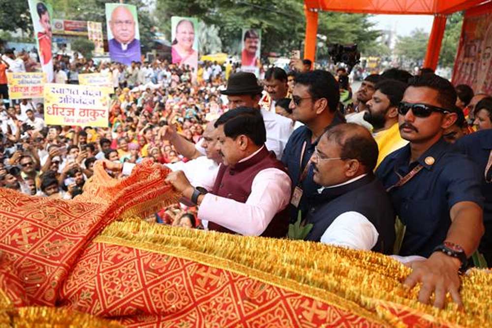 इंदौर में विशाल चुनरी यात्रा में शामिल हुए मुख्यमंत्री डॉ. यादव