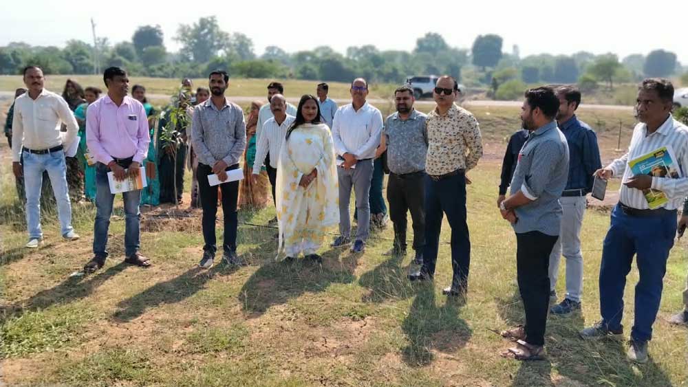 ग्रामीणों को अधिक से अधिक रोजगार उपलब्ध कराने और निर्माण कार्यों में गुणवत्ता सुनिश्चित करने के दिए निर्देश ग्रामीणों को अधिक से अधिक रोजगार उपलब्ध कराने और निर्माण कार्यों में गुणवत्ता सुनिश्चित करने के दिए निर्देश