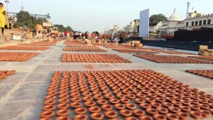 राम की पैड़ी पर सरयू पूजन कर कुलपति ने की दीपोत्सव के निर्विघ्न आयोजन की कामना