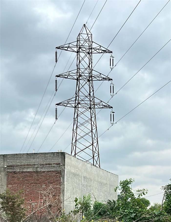 हाई कोर्ट के निर्देश पर सतना में ट्रांसमिशन लाइनों के प्रतिबंधित कॉरिडोर में निर्माणों पर कार्रवाई हाई कोर्ट के निर्देश पर सतना में ट्रांसमिशन लाइनों के प्रतिबंधित कॉरिडोर में निर्माणों पर कार्रवाई