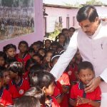 काफिला रुकवाकर स्कूल पहुंचे CM यादव, बच्चों से किया संवाद
