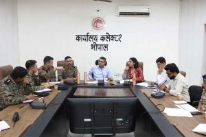 भोपाल में 15 जनवरी को आयोजित होगी ‘आर्मी डे परेड’, कलेक्टर प्रियंक मिश्रा ने ली अंतर-विभागीय समन्वय बैठक भोपाल में 15 जनवरी को आयोजित होगी ‘आर्मी डे परेड’, कलेक्टर प्रियंक मिश्रा ने ली अंतर-विभागीय समन्वय बैठक