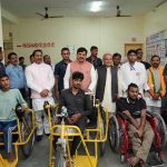 उत्कृष्ट विद्यालय में विद्यार्थियों से किया संवाद