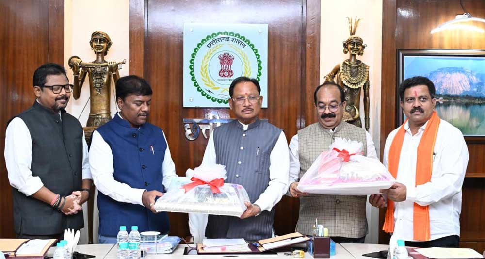 मुख्यमंत्री विष्णु देव साय ने ‘छत्तीसगढ़ हर्बल्स’ के दिवाली गिफ्ट पैक का किया लोकार्पण मुख्यमंत्री विष्णु देव साय ने ‘छत्तीसगढ़ हर्बल्स’ के दिवाली गिफ्ट पैक का किया लोकार्पण