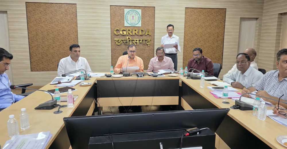 बस्तर संभाग का शत-प्रतिशत सर्वे कर सभी पात्र बसाहटों तक सड़क संपर्क सुनिश्चित करने के निर्देश