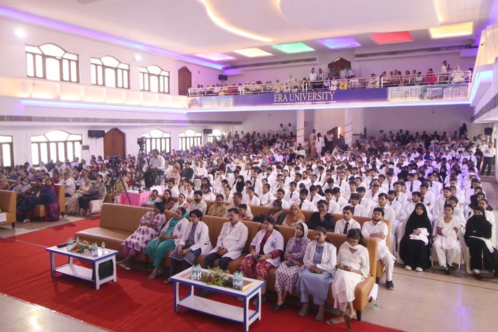 उपकुलपति प्रो. फरजाना मेहदी और प्रिंसिपल जमाल मसूद ने छात्रों को दिलाई छात्रों को शपथ