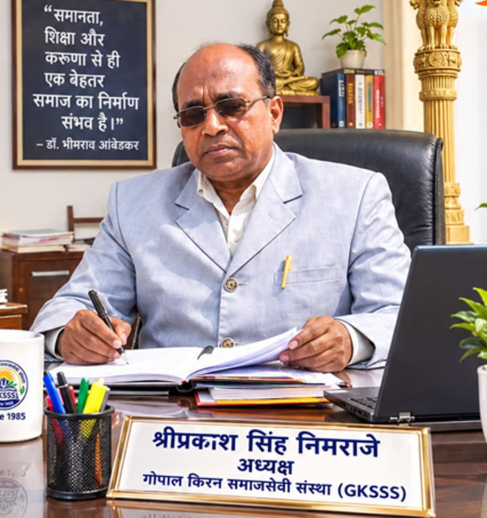 बाढ़ प्रभावितों को आर्थिक मदद और स्टेशनरी सामग्री वितरित