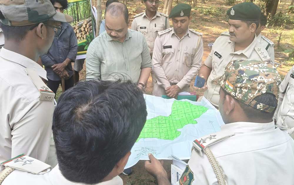 वन विकास निगम ने कवर्धा में मैदानी अमले को दिया व्यावहारिक प्रशिक्षण