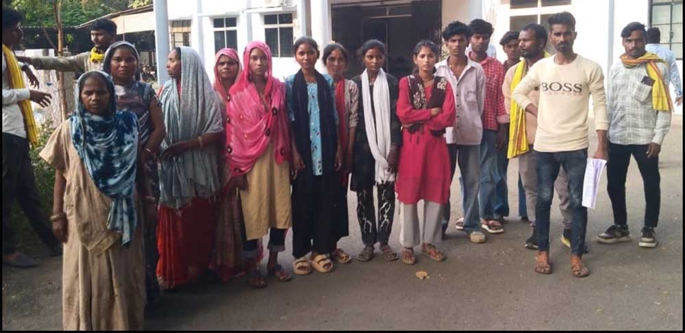 खरगोन में महिला से मारपीट का मामला, सरपंच पर निर्वस्त्र करने और जान से मारने की धमकी का आरोप खरगोन में महिला से मारपीट का मामला, सरपंच पर निर्वस्त्र करने और जान से मारने की धमकी का आरोप