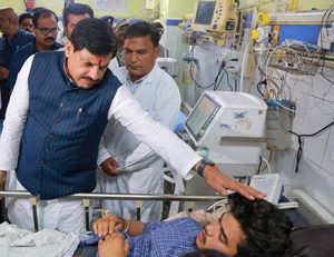 मरीजों एवं परिजनों से मुलाकात कर कहा धैर्य बनाए रखें, सरकार खड़ी है आपके साथ