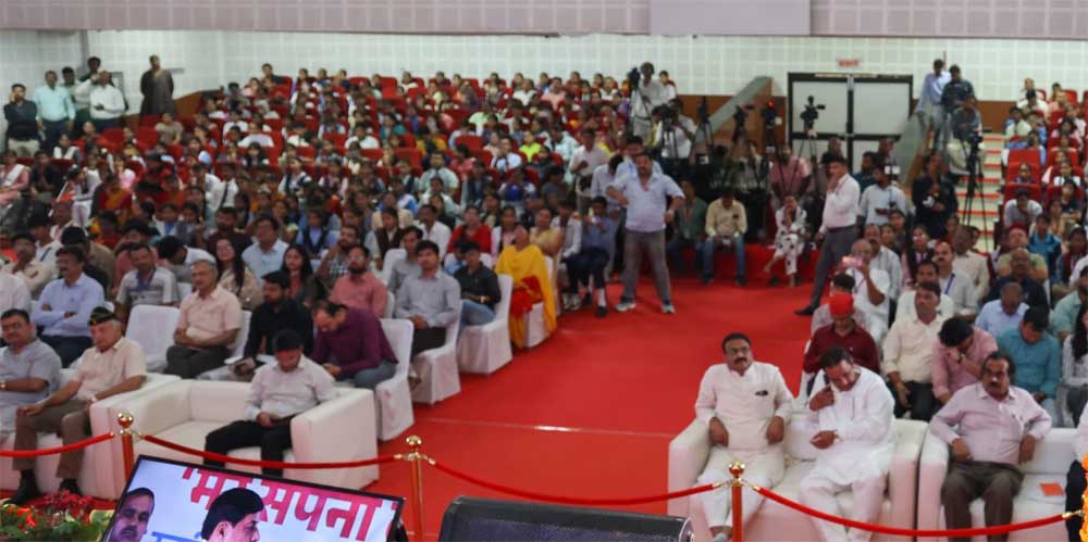 प्रधानमंत्री  मोदी ने लोकतंत्र को गौरवान्वित करते हुए सार्वजनिक जीवन जिया है