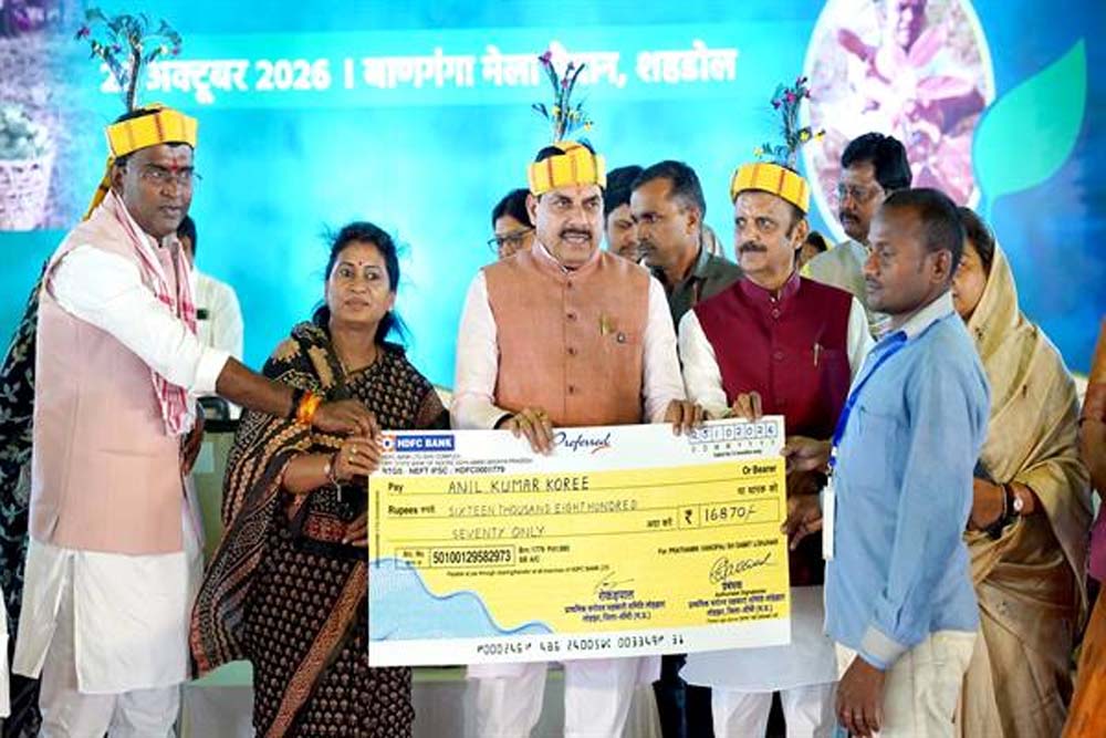शहडोल में 9.77 लाख से अधिक तेंदूपत्ता संग्राहकों को बोनस शहडोल में 9.77 लाख से अधिक तेंदूपत्ता संग्राहकों को बोनस