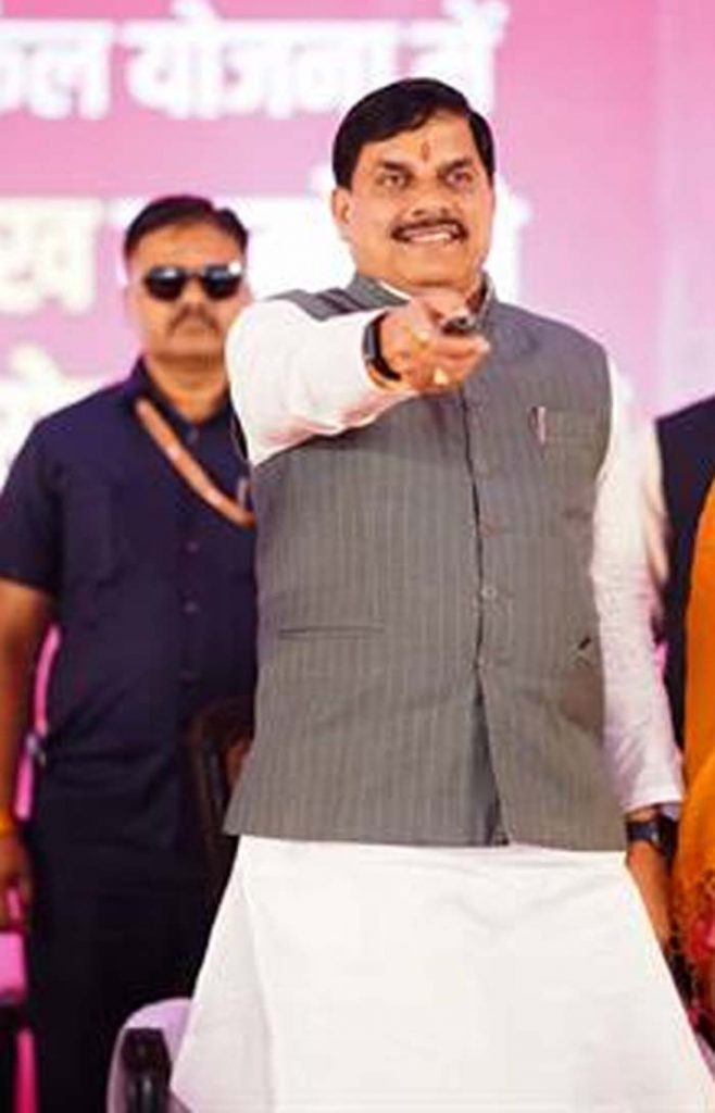 मुख्यमंत्री डॉ. यादव ने नवरात्रि के पावन पर्व पर दी बहनों को सौगात मुख्यमंत्री डॉ. यादव ने नवरात्रि के पावन पर्व पर दी बहनों को सौगात