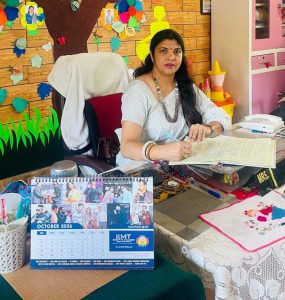 नारी शक्ति की मिसाल बनीं रजपुरा प्राथमिक विद्यालय की प्रधानाध्यापिका पुष्पा यादव