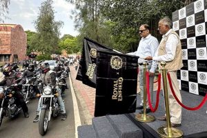 1,520 किलोमीटर की मोटरसाइकिल यात्रा को अपर प्रबंध संचालक डॉ. बेडेकर ने दिखाई हरी झंडी