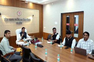 समयबद्ध एवं गुणवत्तापूर्ण स्वास्थ्य सेवाओं से ग्रामीणों का विश्वास जीतें चिकित्सक, मैदानी अमले से सतत बनाए रखें संवाद : उप मुख्यमंत्री  शुक्ल