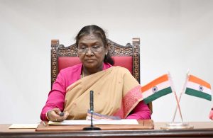केरलम से तमिलनाडु तक बदले राज्यपाल, राष्ट्रपति ने जारी किए आदेश केरलम से तमिलनाडु तक बदले राज्यपाल, राष्ट्रपति ने जारी किए आदेश