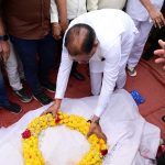 मुख्यमंत्री  विष्णुदेव साय ने स्वर्गीय विधायक  डोमनलाल कोर्सेवाड़ा को दी अंतिम विदाई