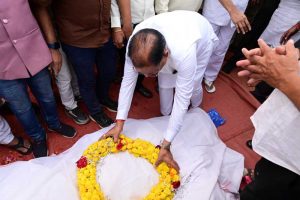 मुख्यमंत्री  विष्णुदेव साय ने स्वर्गीय विधायक  डोमनलाल कोर्सेवाड़ा को दी अंतिम विदाई