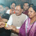 मठ मंदिर में गौ माता को गुड़ और केला खिलाकर किया पूजन, जगन्नाथ मंदिर में किए दर्शन