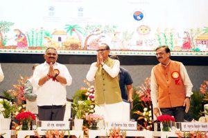 कृषि छात्रों की डिग्री बेकार नहीं जाने देंगे; शॉर्ट और लॉन्ग टर्म रोडमैप पर काम करेगी सरकार- शिवराज सिंह कृषि छात्रों की डिग्री बेकार नहीं जाने देंगे; शॉर्ट और लॉन्ग टर्म रोडमैप पर काम करेगी सरकार- शिवराज सिंह