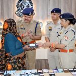 कासगंज पुलिस ने 7 दिन में बरामद किए 120 मोबाइल कासगंज पुलिस ने 7 दिन में बरामद किए 120 मोबाइल
