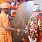 गोरखनाथ मंदिर के शक्तिपीठ में गोरक्षपीठाधीश्वर एवं मुख्यमंत्री योगी आदित्यनाथ ने की कलश स्थापना