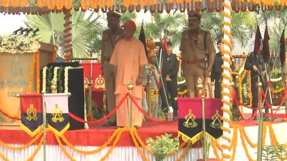शहीदों के परिवारों को हर संभव मदद का भरोसा, सीएम योगी ने परिजनों को किया सम्मानित